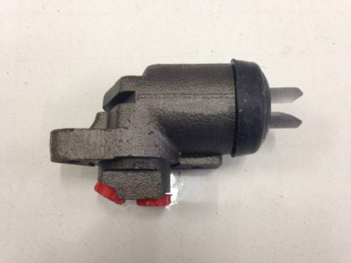 Front Wheel Cylinder RH