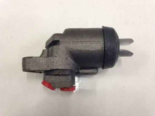 Front Wheel Cylinder RH