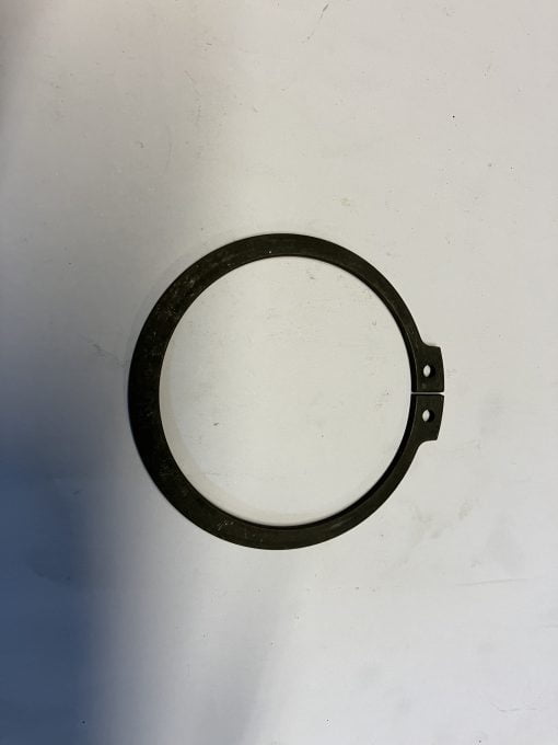 Circlip, retaining bolts to flange
