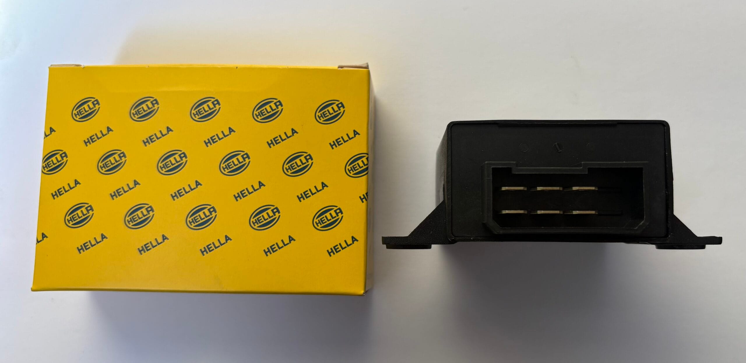 Indicator Unit and Hazard Warning 12/24v Hella - Image 2